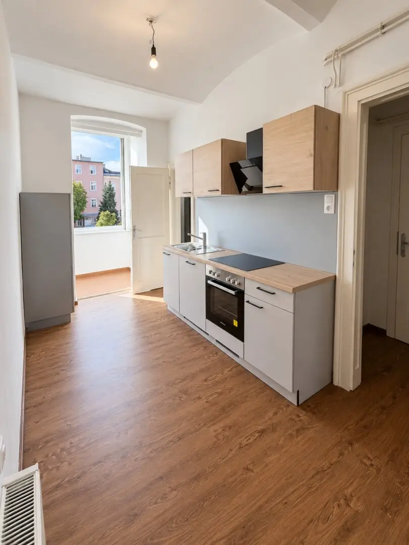 Charming 2 room apartment with loggia in central location