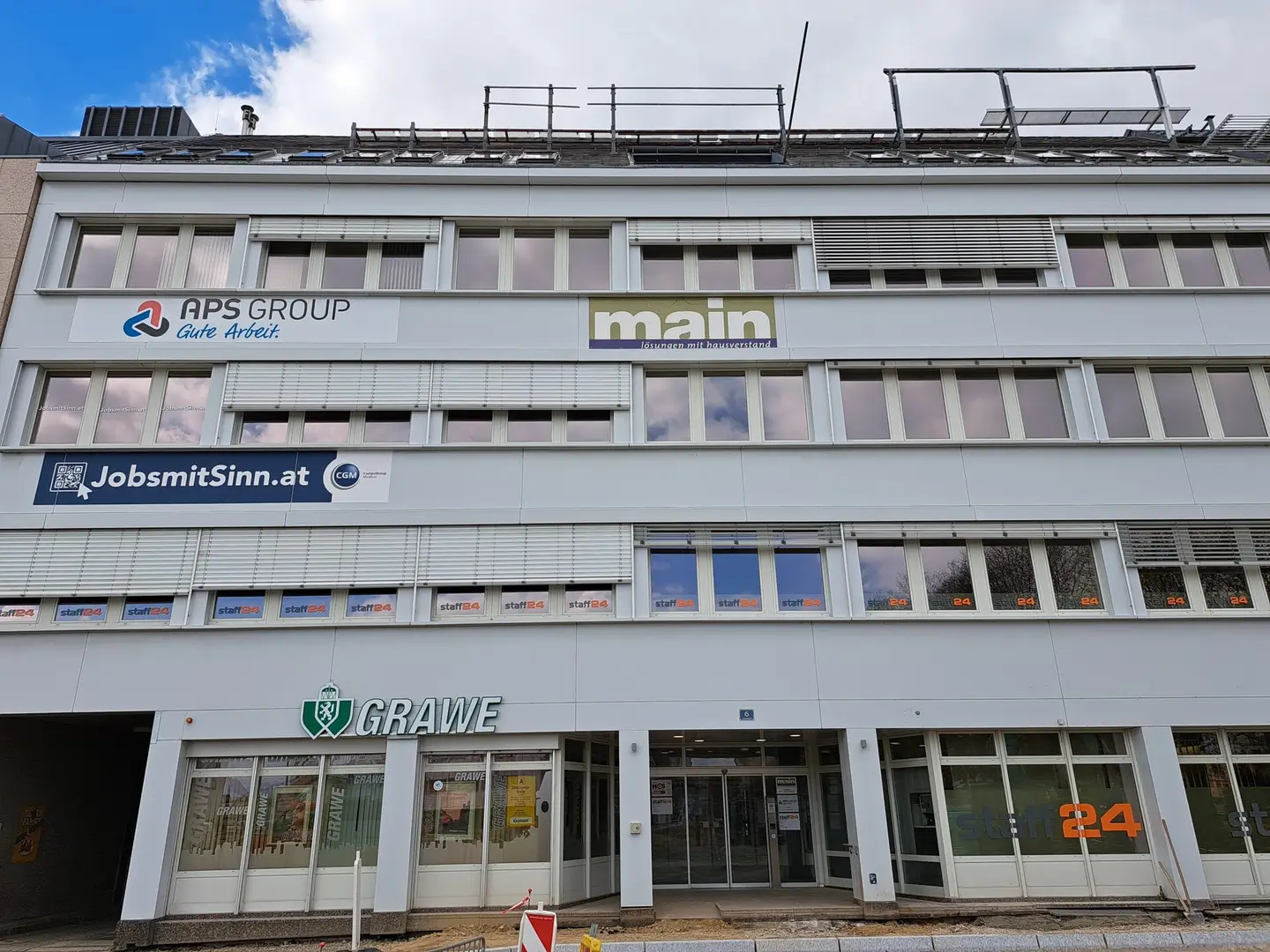 Helle Wohnung mit Aufzug und Dachterrasse