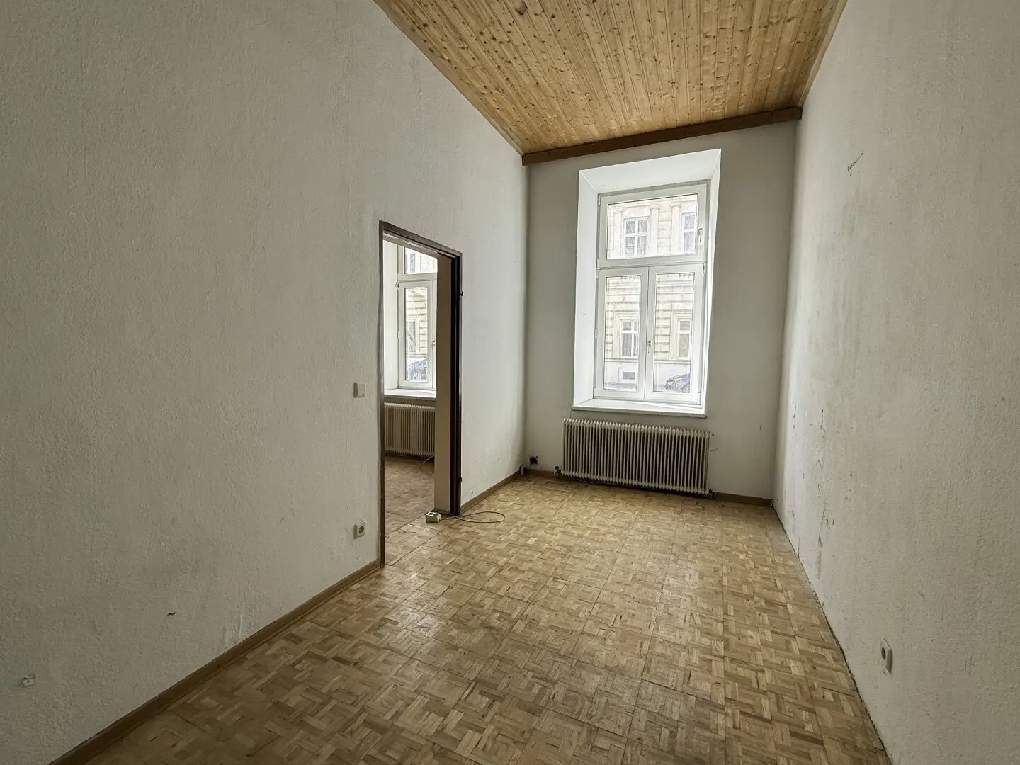 Sanierungsbedürftige 2-Zimmer-Altbauwohnung im Erdgeschoß – Volkertviertel, 1020 Wien
