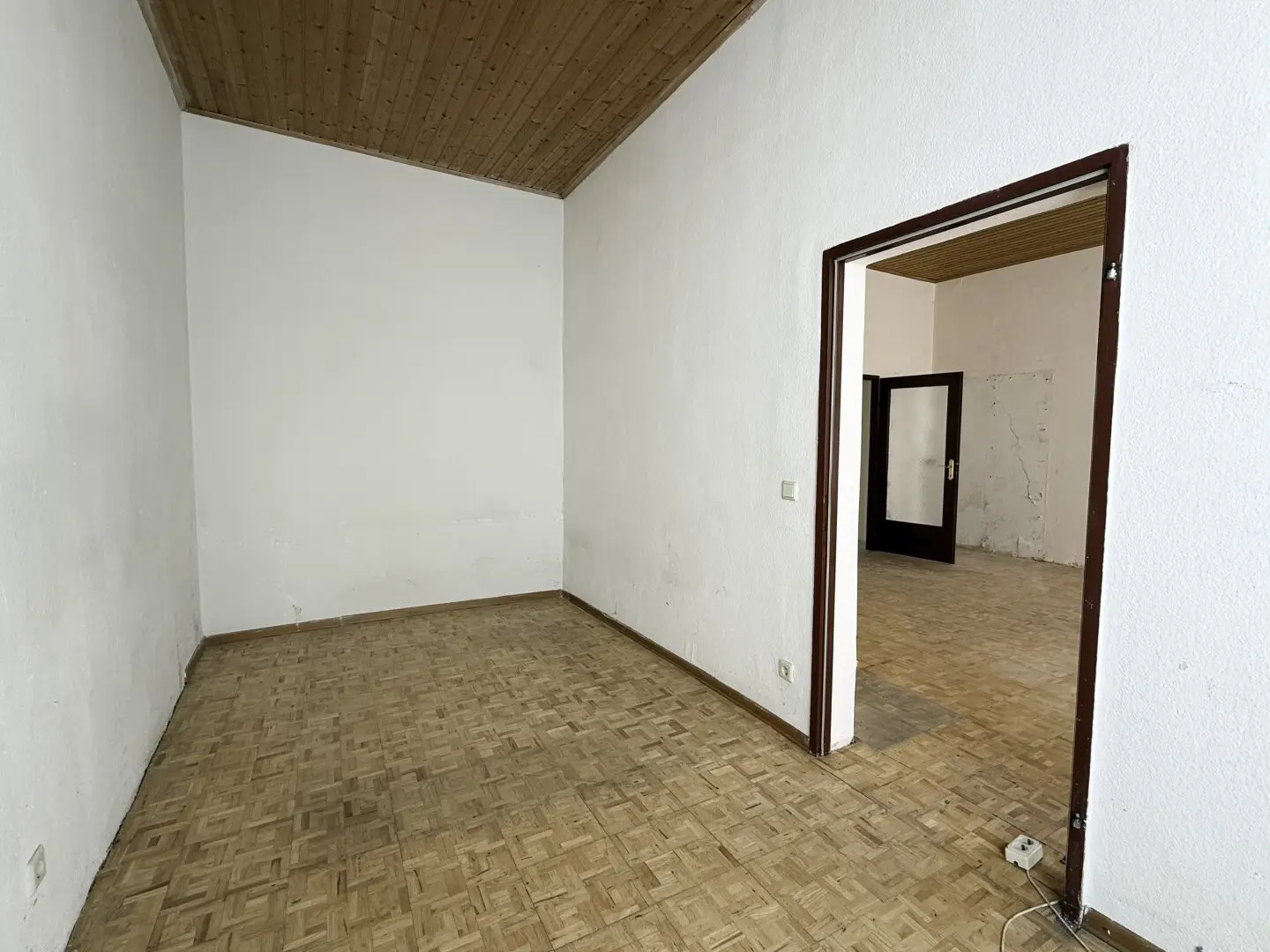 Sanierungsbedürftige 2-Zimmer-Altbauwohnung im Erdgeschoß – Volkertviertel, 1020 Wien