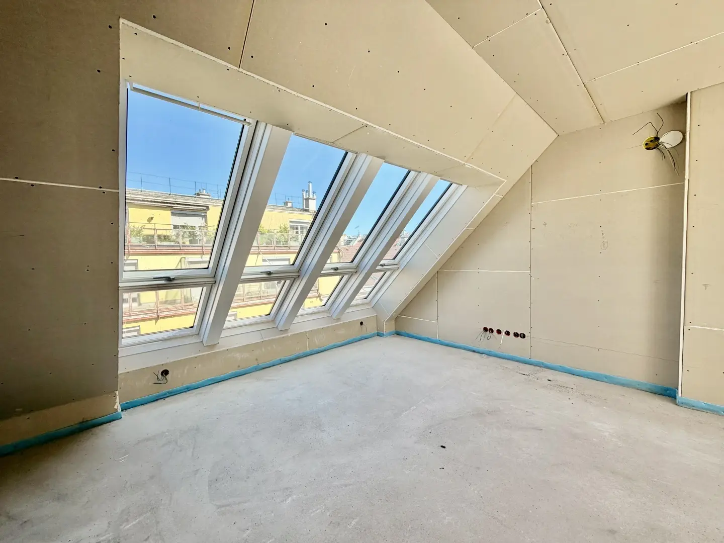 Erstbezug Dachgeschosswohnung with terrace and lift