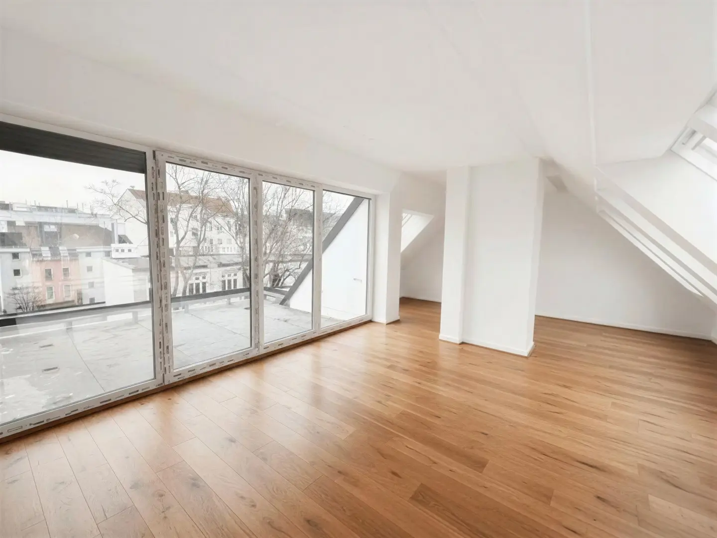 Dachgeschosswohnung with courtyard terrace and lift