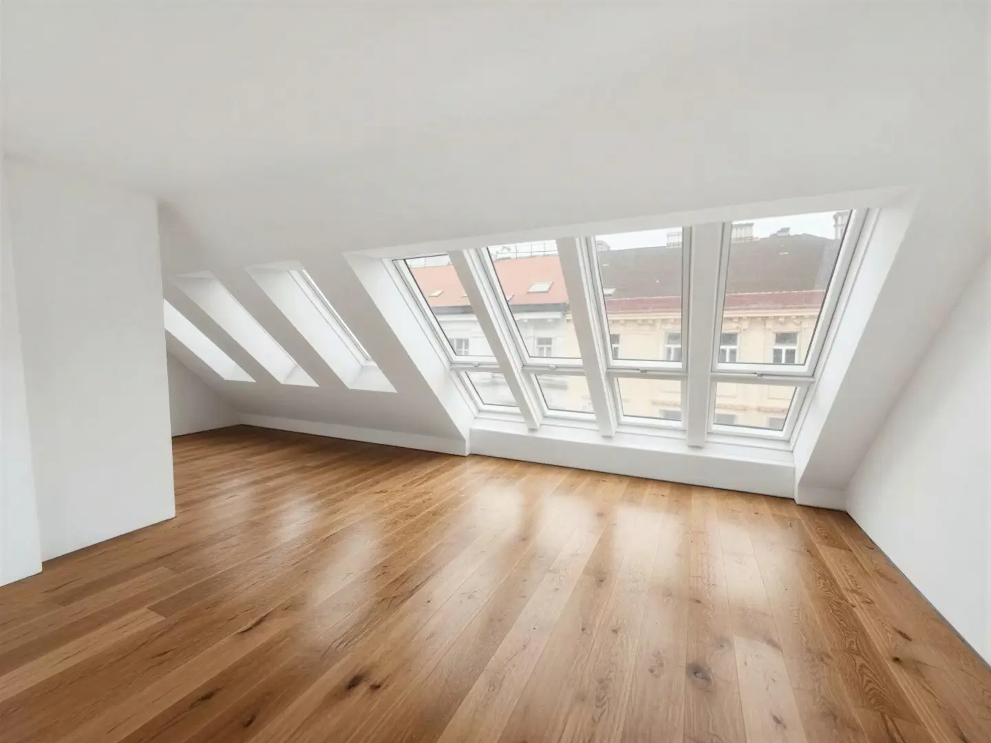 Dachgeschosswohnung with courtyard terrace and lift