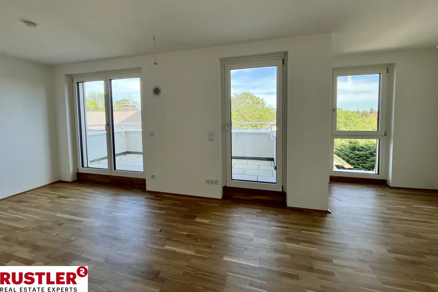 Wohnung with sustainable energy systems and balcony
