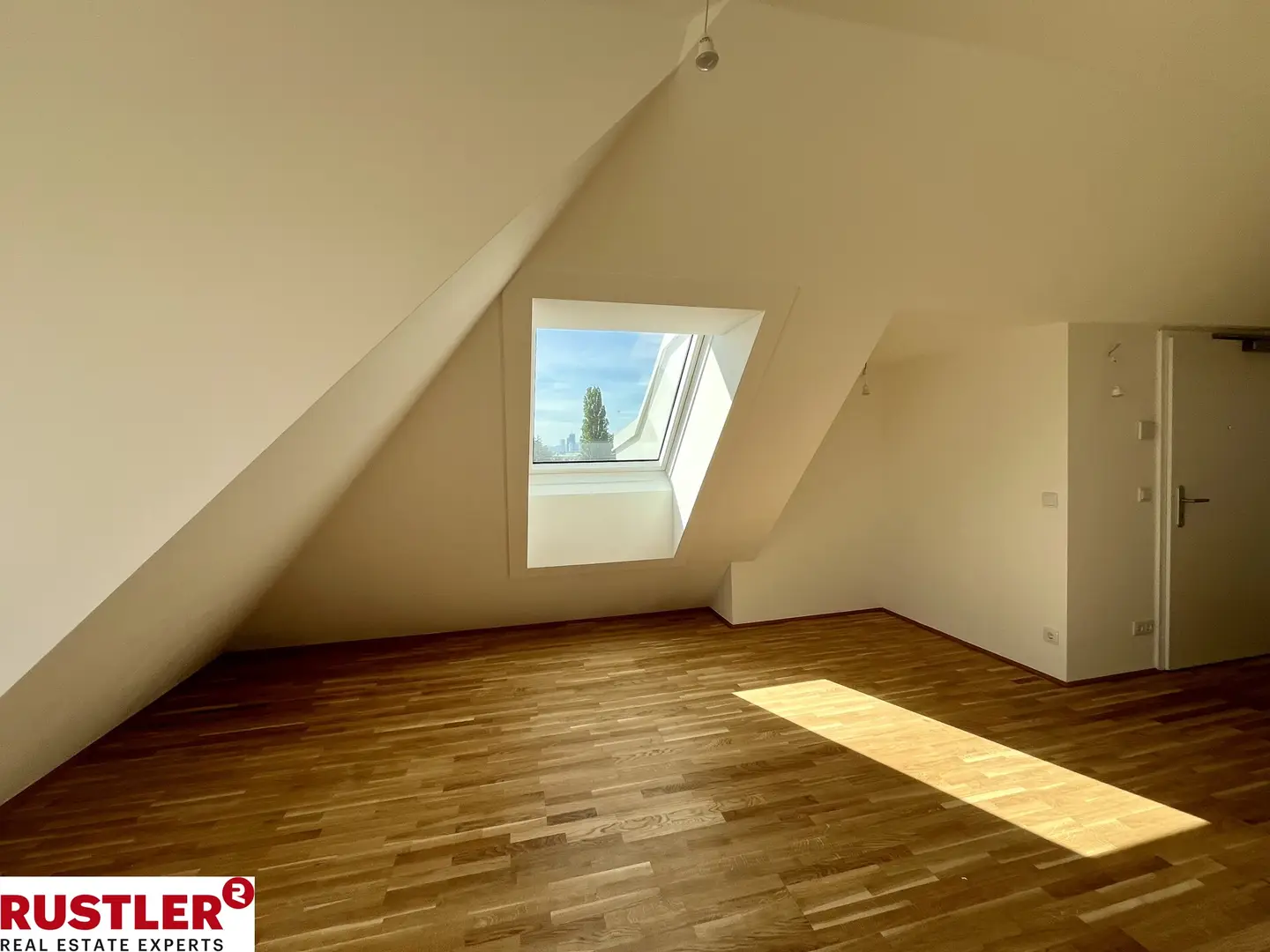 Moderne Wohnung mit großzügiger Freifläche im Grünen