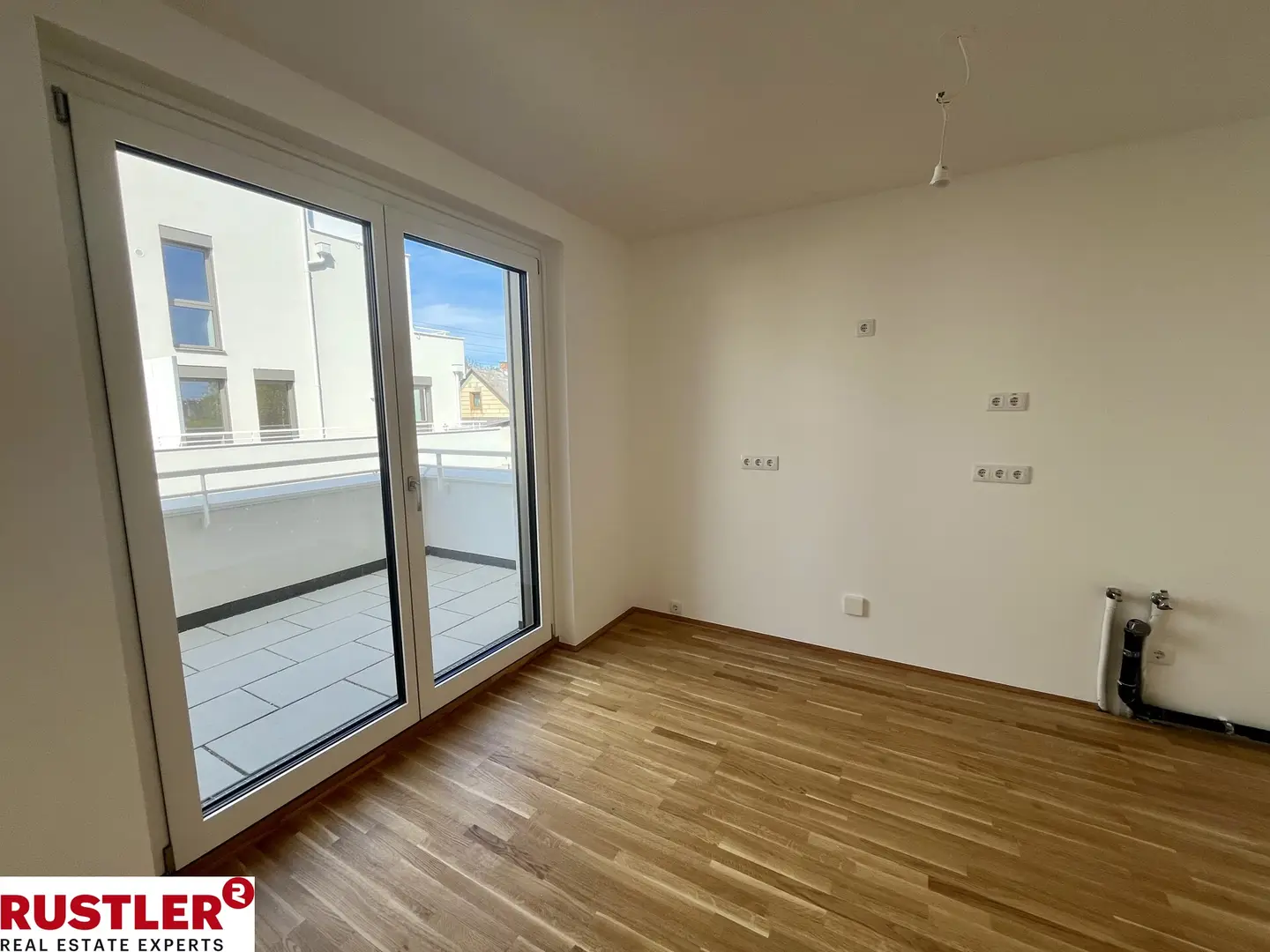 Modern gestaltete Wohnung mit Balkon in grüner Lage
