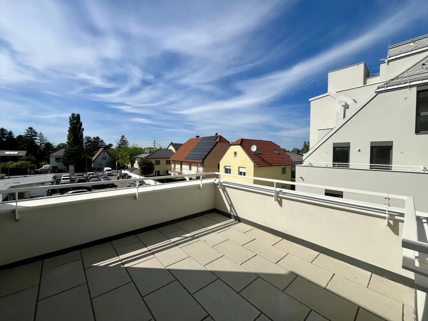 Moderne Wohnung mit großzügiger Freifläche und Photovoltaik