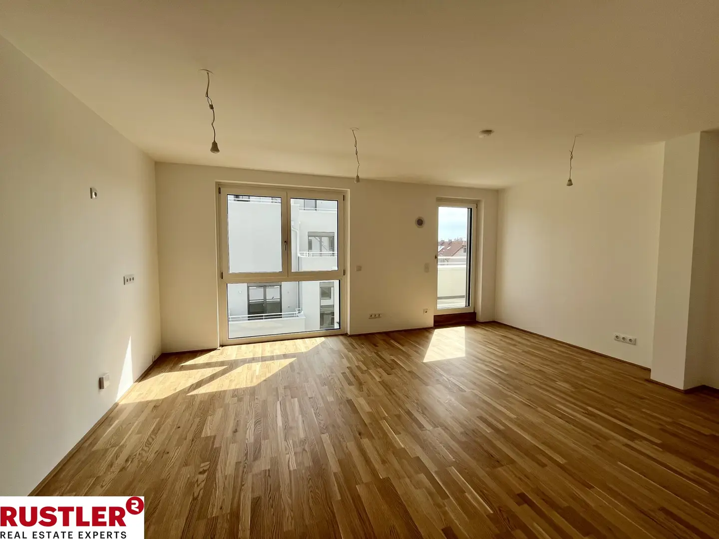 Lichtdurchflutete Wohnung mit Photovoltaik und Freifläche