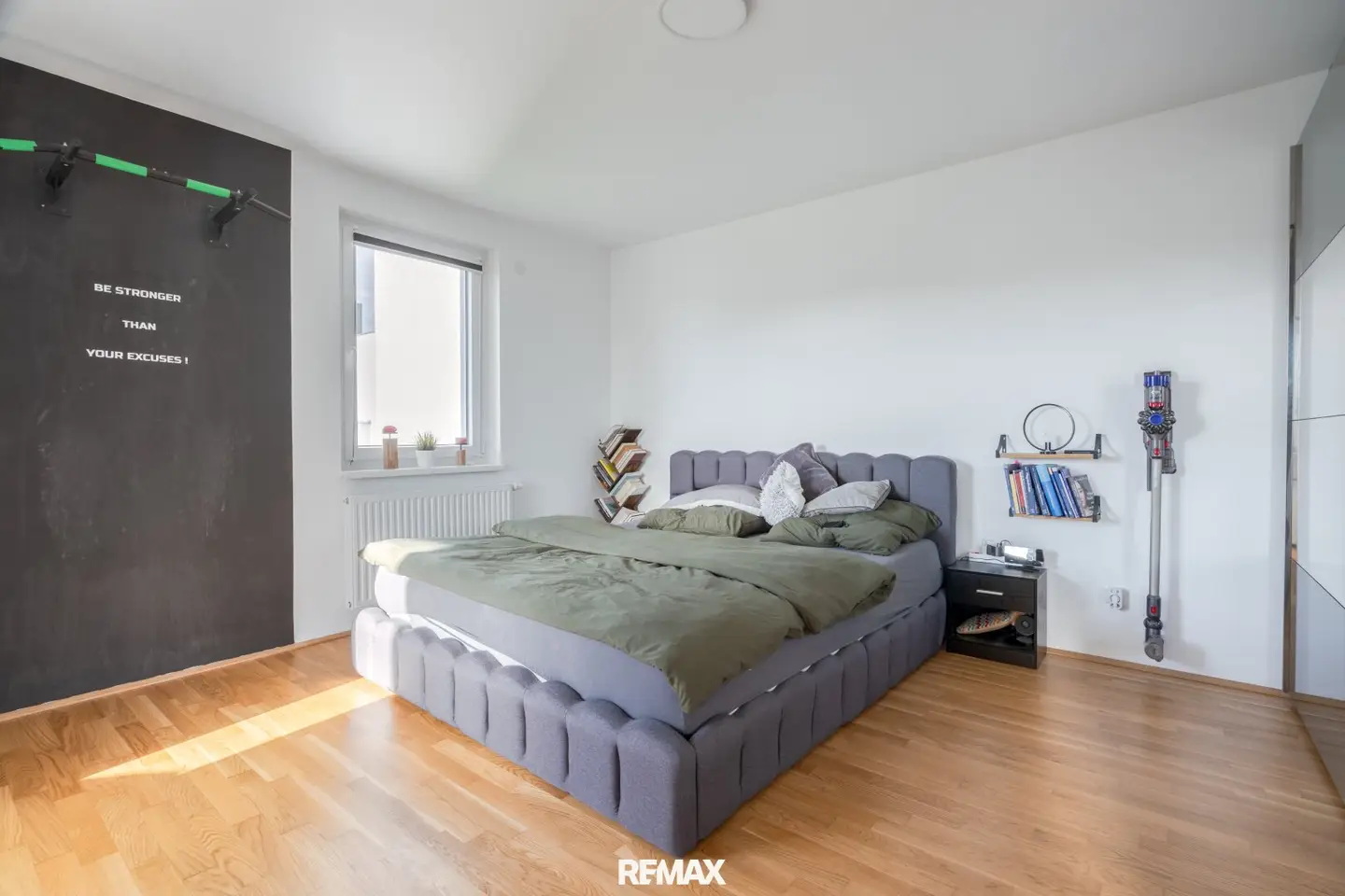 Modern 2-room apartment with balcony, view &amp; garage parking space