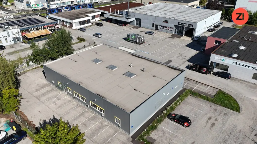 Wohnung in convenient commercial location with 42 parking spaces