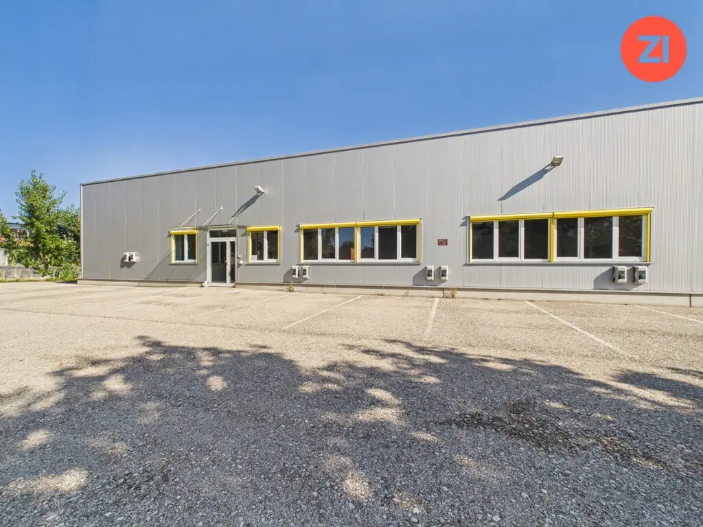 Wohnung in convenient commercial location with 42 parking spaces