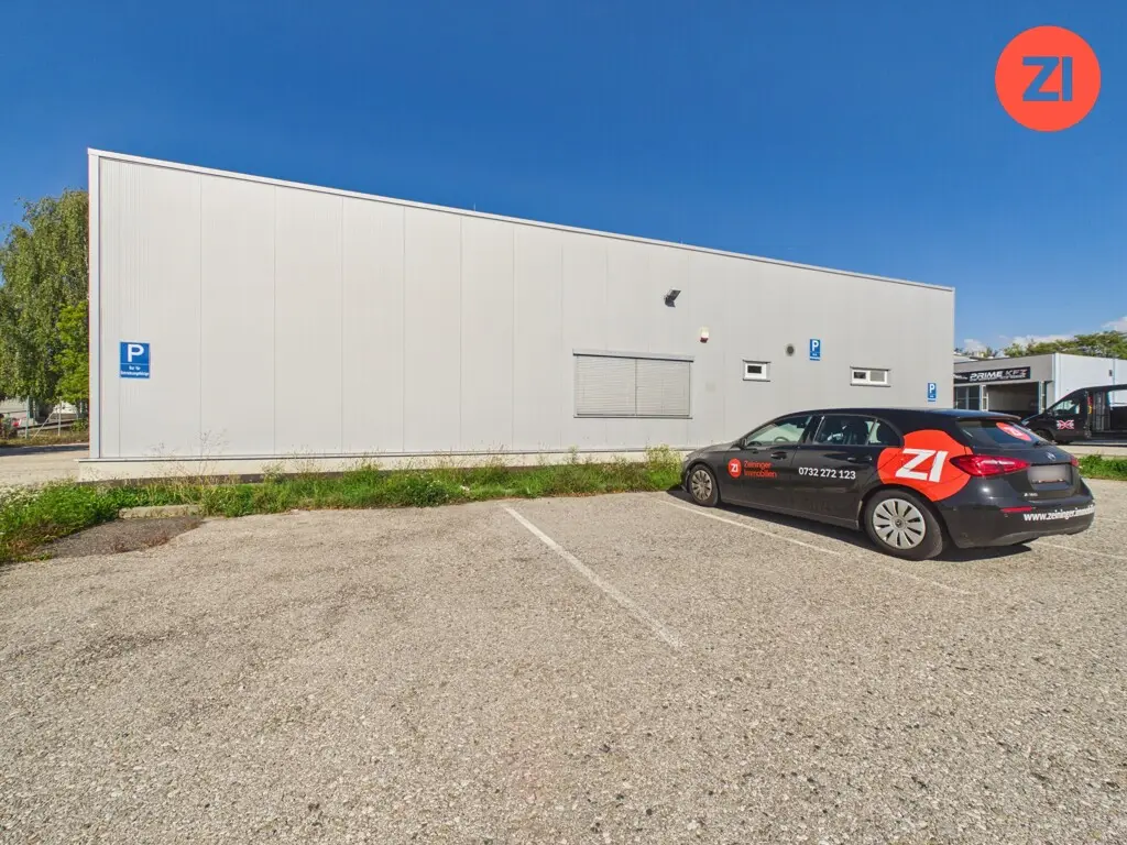 Convenient location near Linz with 42 parking spaces Apartment