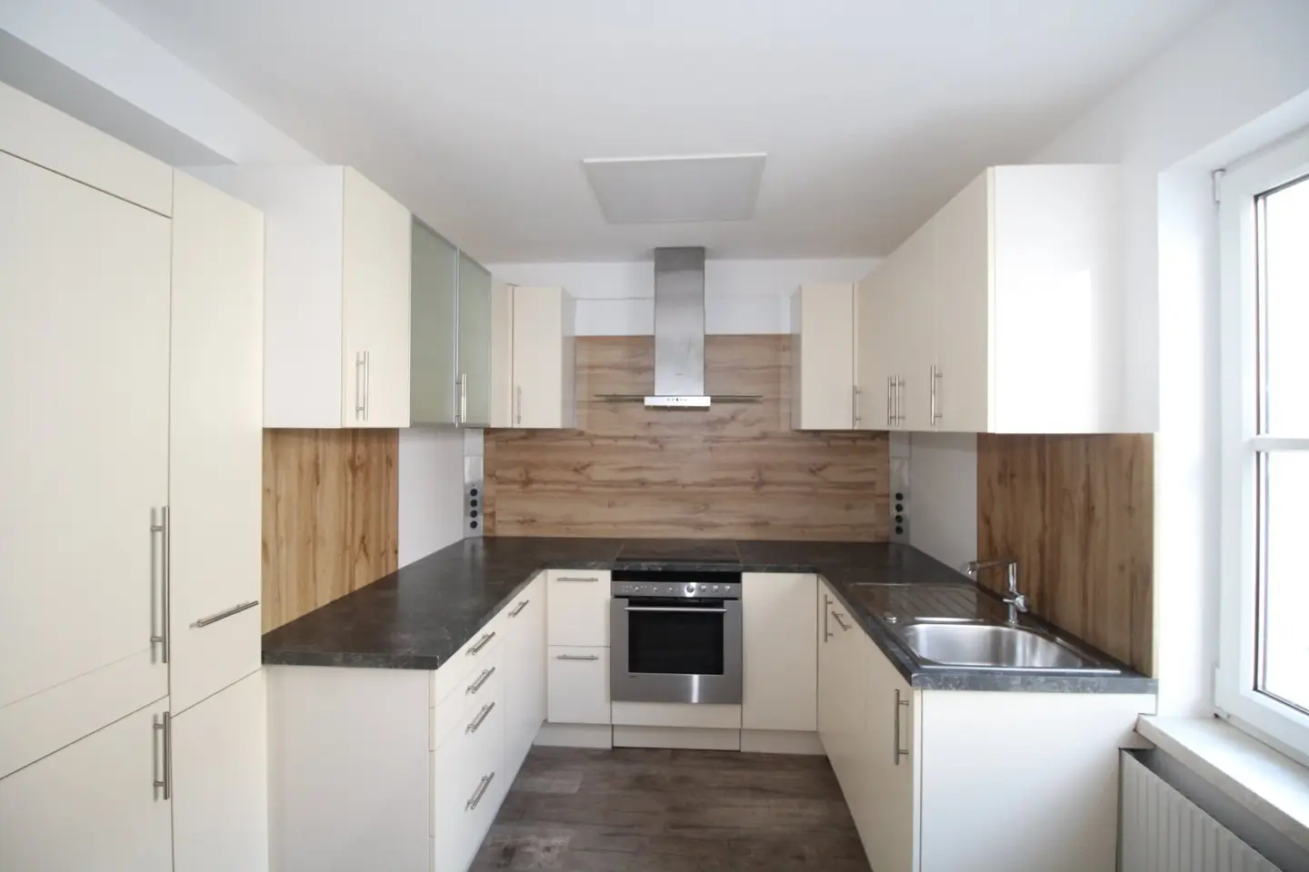 Quiet renovated partly furnished 88 m² old town house apartment in Freistadt central location