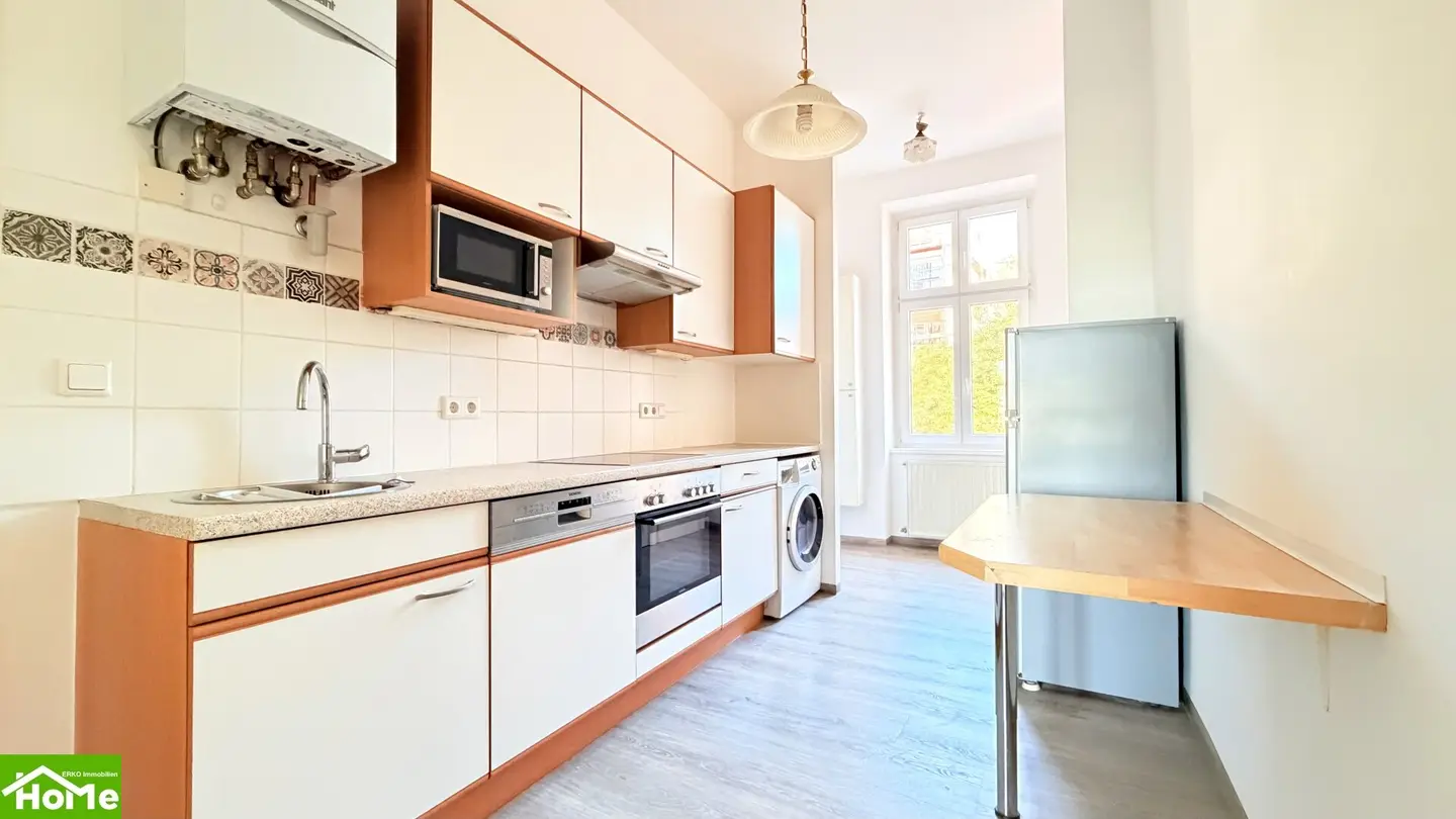 Popular residential location - sunny old building ownership