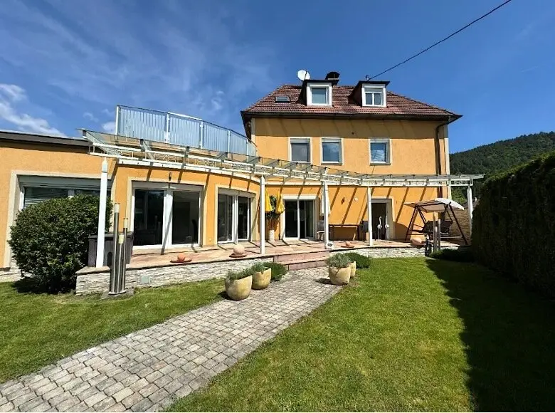 DREI WOHNEINHEITEN. VIELSEITIGE MÖGLICHKEITEN. VELDEN AM WÖRTHERSEE.