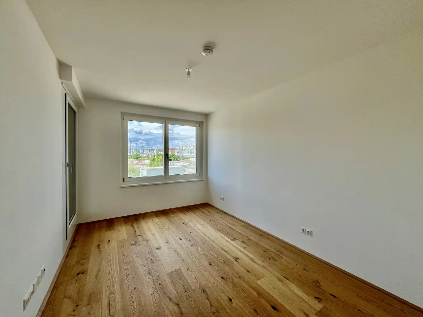 Wohnung near main station with loggia