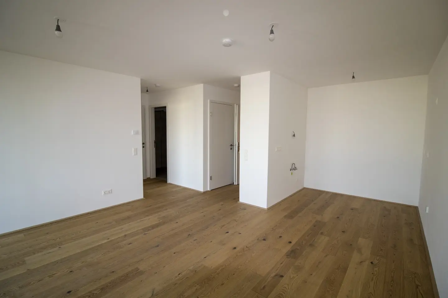Wohnung near main station with loggia