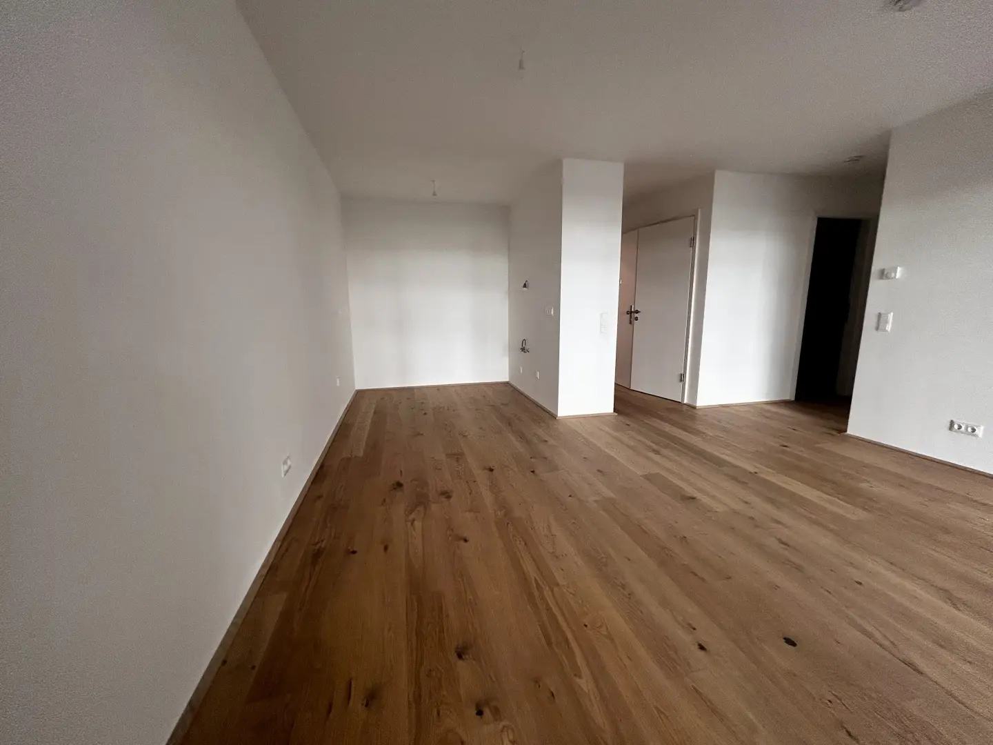 Erstbezug Wohnung mit großzügiger Terrasse nahe main station