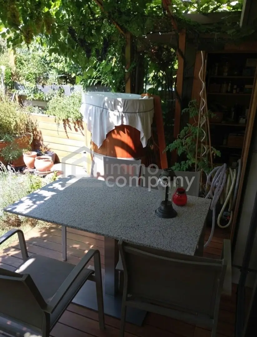 Exclusive garden apartment with southwest terrace and private garden