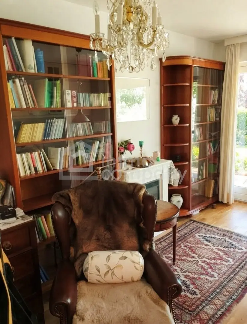 Exclusive garden apartment with southwest terrace and private garden
