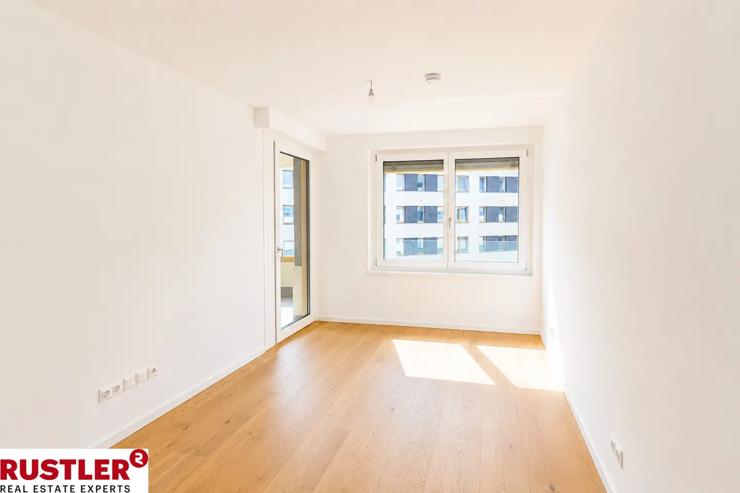 High quality apartment near main station with loggia