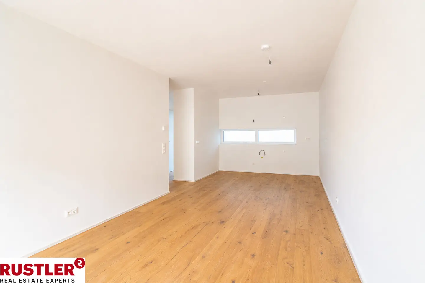 High quality apartment near main station with loggia
