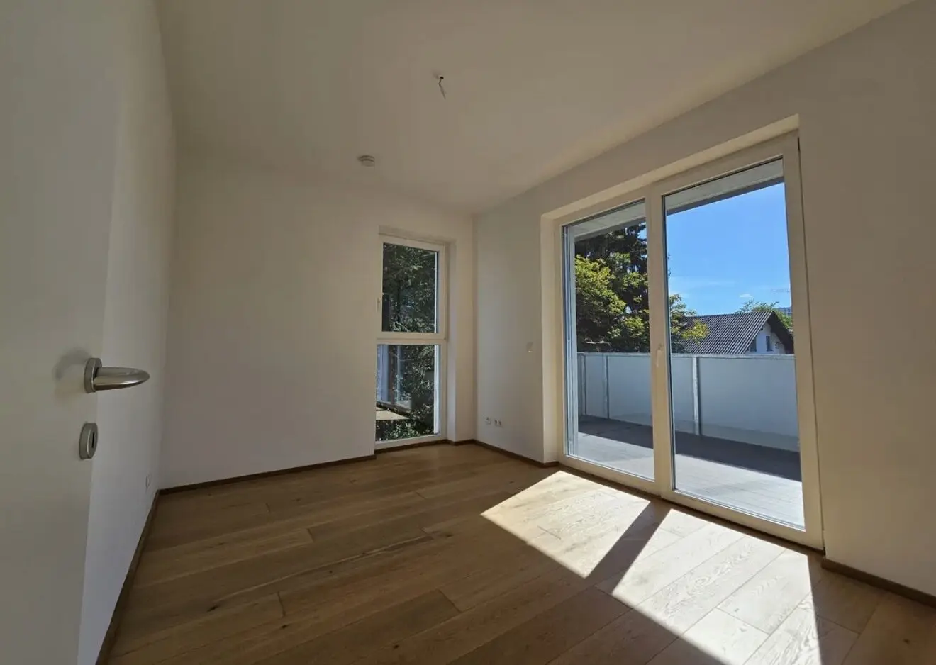 Neuwertige 3-Zi-Wohnung mit Terrasse, Parkplatz &amp; Einbauküche in Graz 8010 – 333.000 €