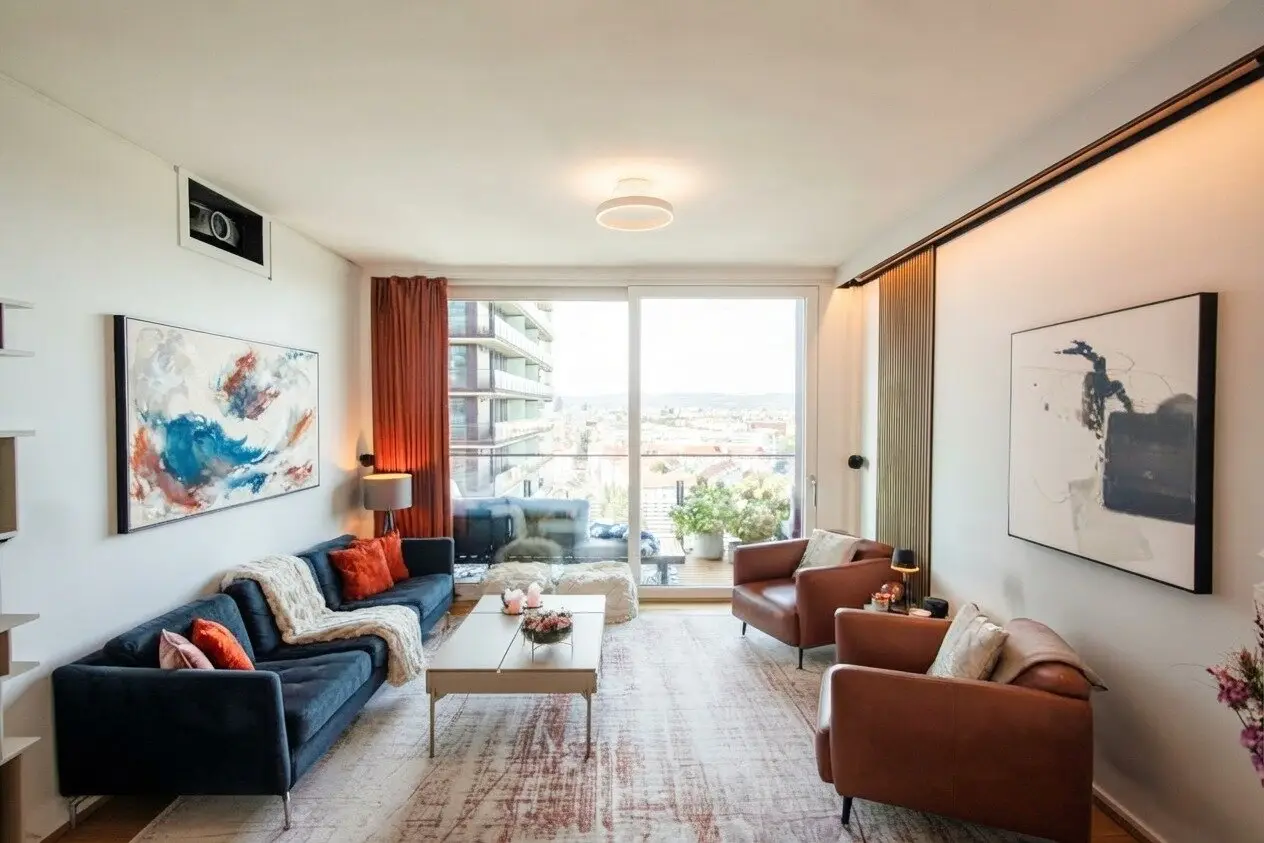 Hoch oben zuhause: Top Wohnung mit Balkon und sensationellem Ausblick I Rooftop-Pool I Concierge-Service I Gemeinschaftsflächen