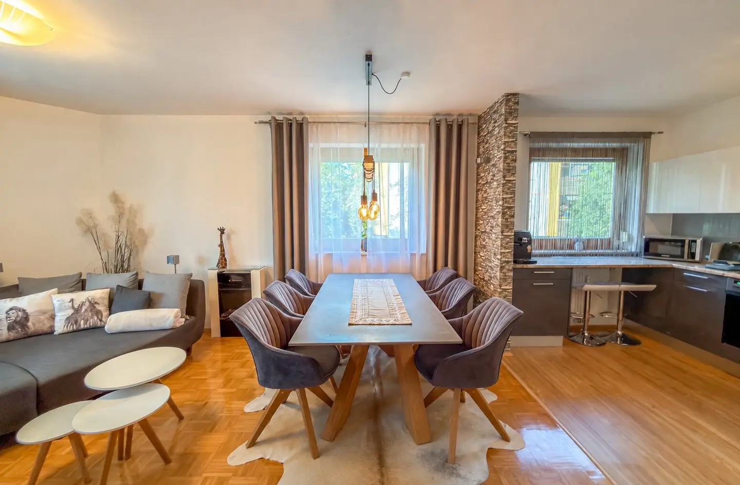 Generous. Quiet. High-quality. – 3-room apartment with courtyard loggia and underground parking space