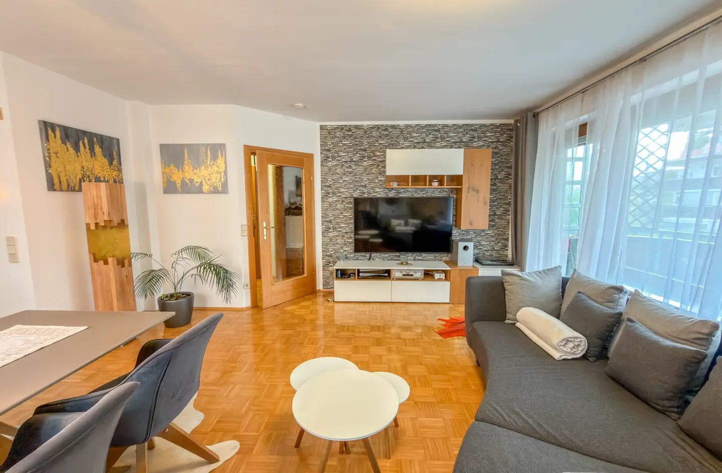 Großzügig. Ruhig. Hochwertig. – 3-Zimmer-Wohnung mit Innenhofloggia &amp; Tiefgaragenplatz