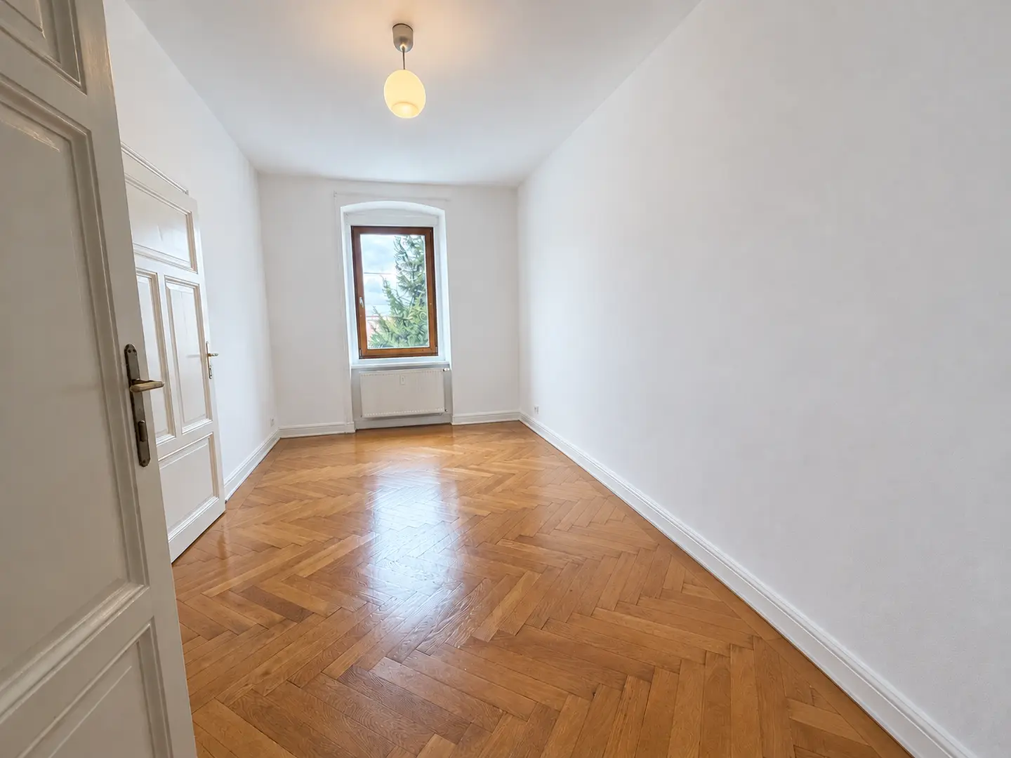 Renovated apartment in central location near clinic