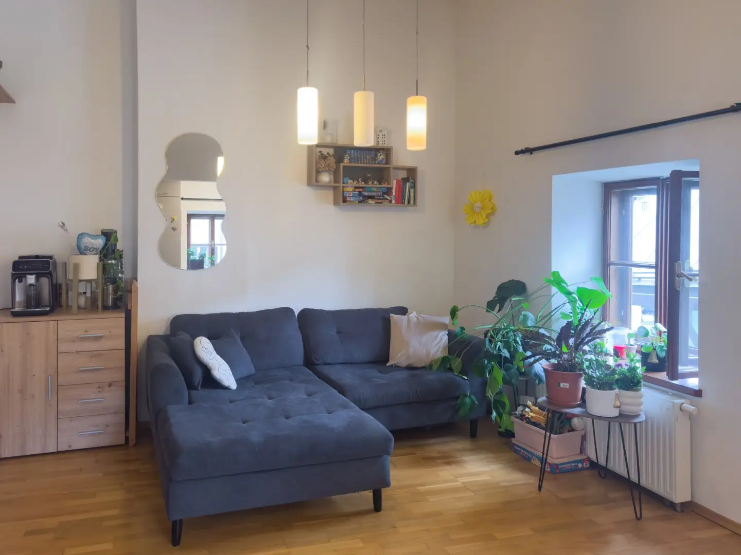 ZENTRALE LAGE - 3-ZIMMER-ALTSTADTWOHNUNG