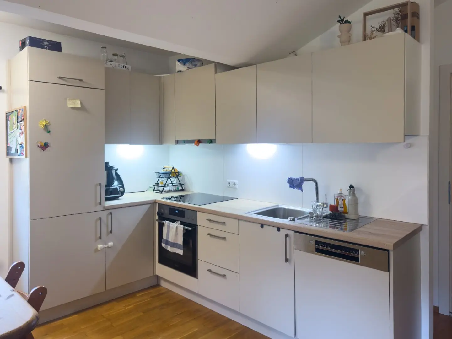 ZENTRALE LAGE - 3-ZIMMER-ALTSTADTWOHNUNG