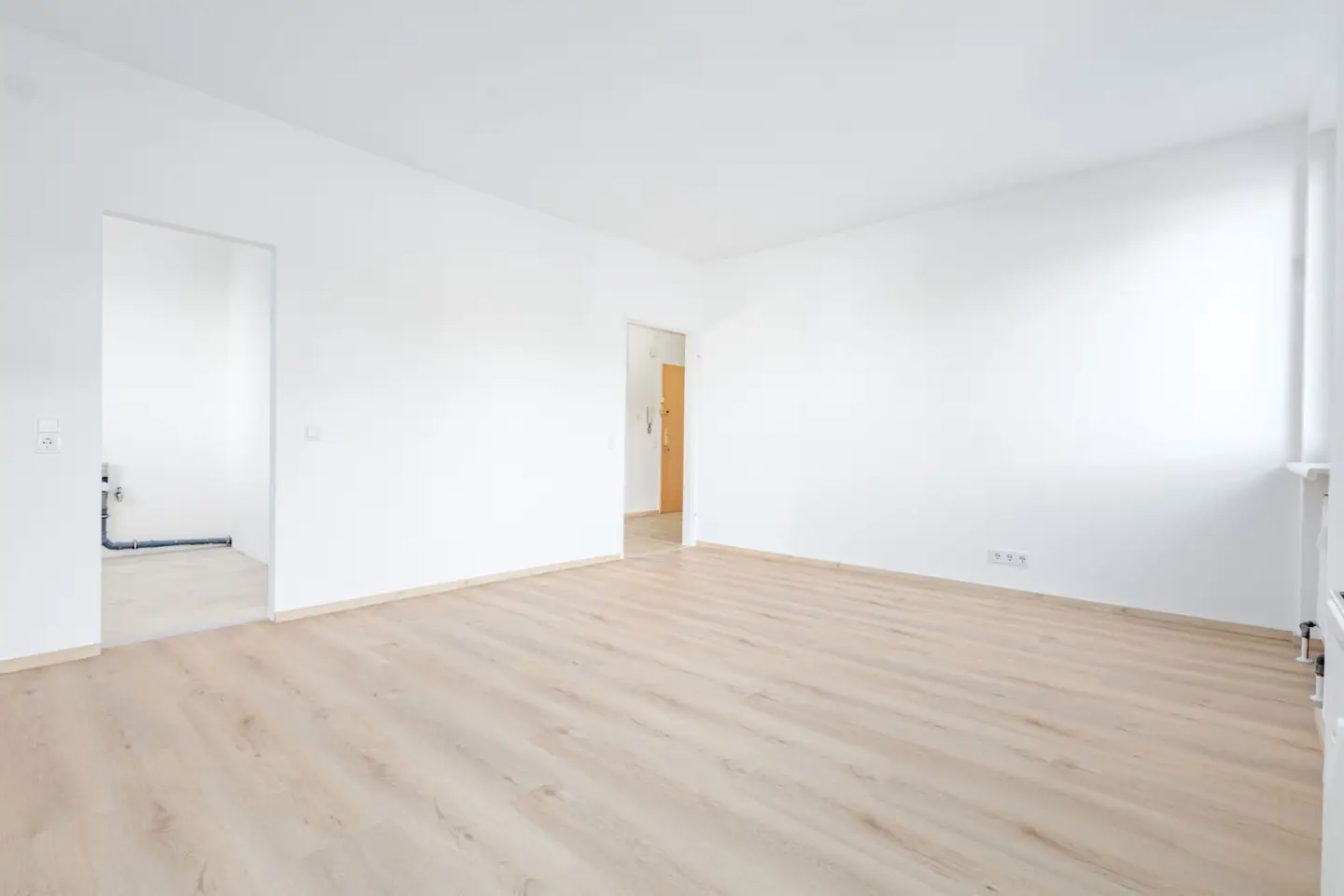 Commission free First occupancy after renovation 2 room apartment in prime location Salzburg South!
