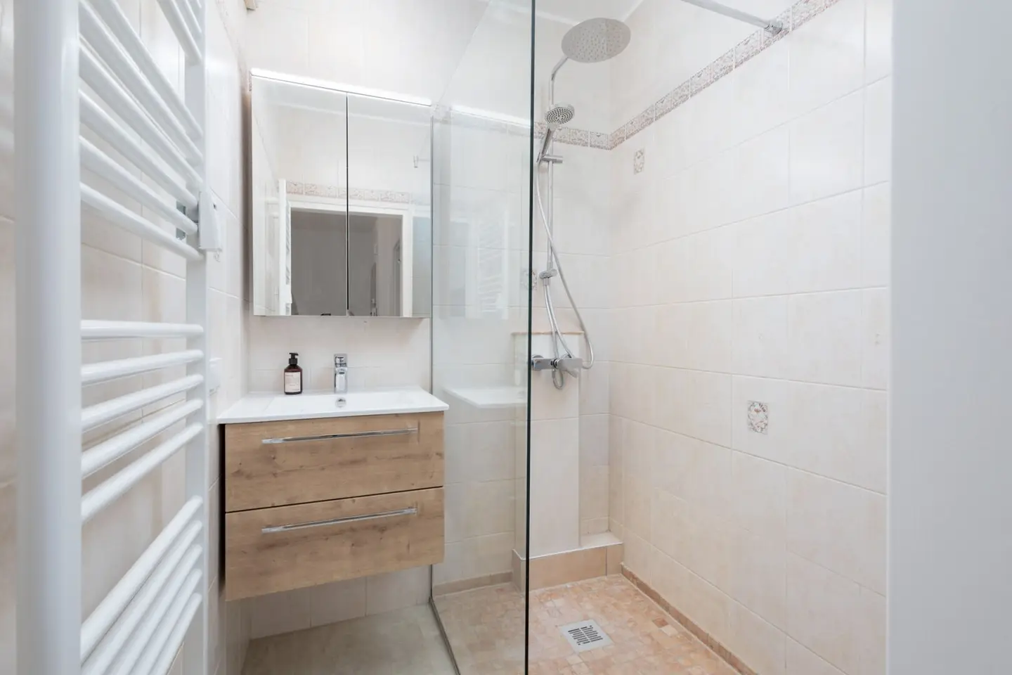 Commission free First occupancy after renovation 2 room apartment in prime location Salzburg South!