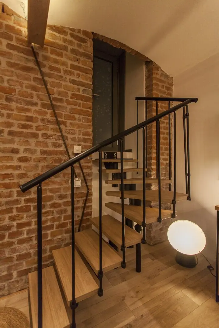 Modern basement loft in old building style ~ Compactly furnished ~ Near AKH ~ Good public transport connections
