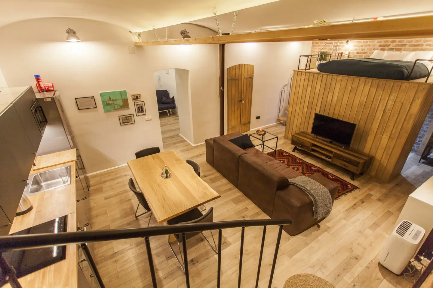 Modern basement loft in old building style ~ Compactly furnished ~ Near AKH ~ Good public transport connections