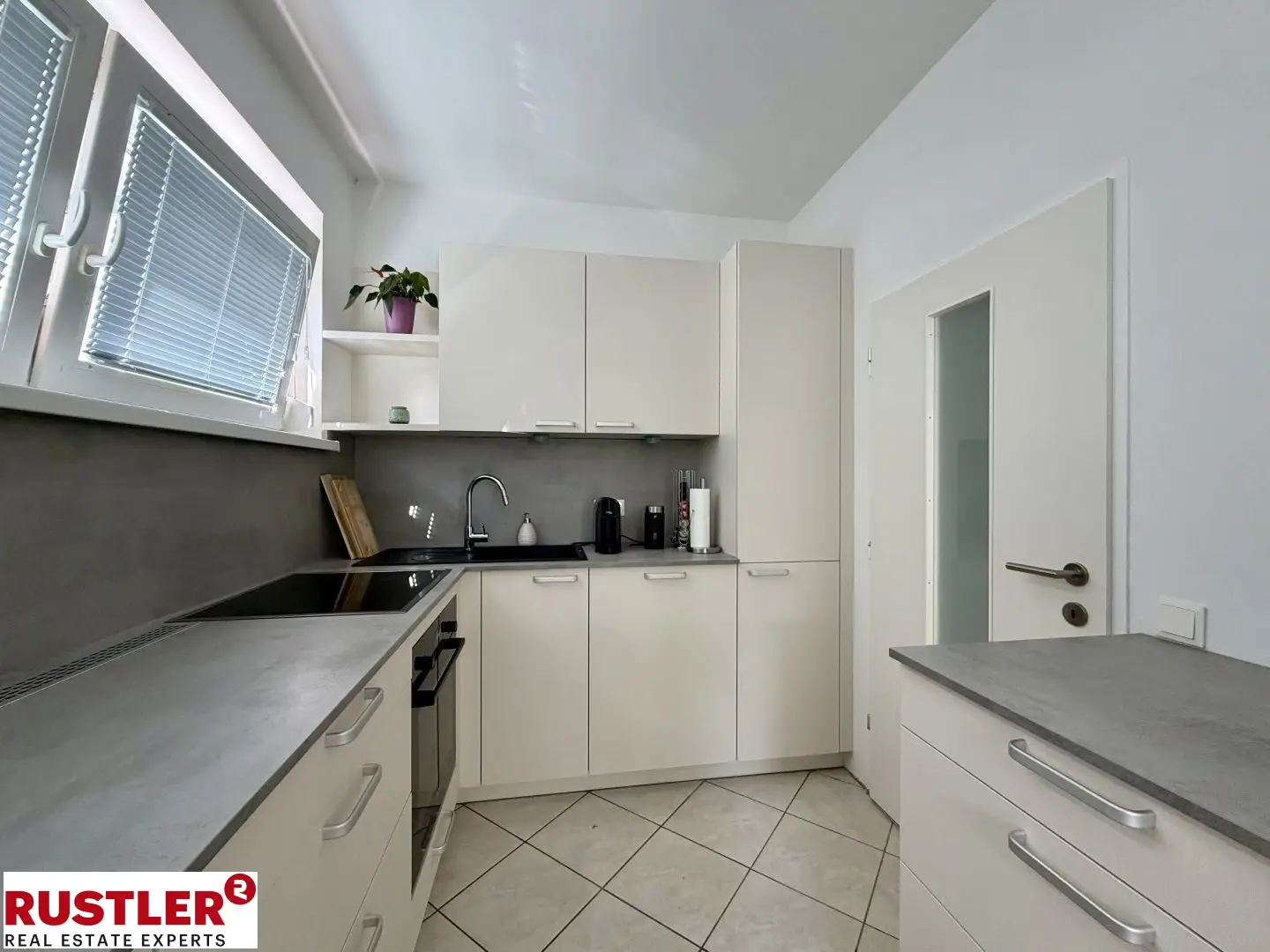 Bright renovated apartment in a central location