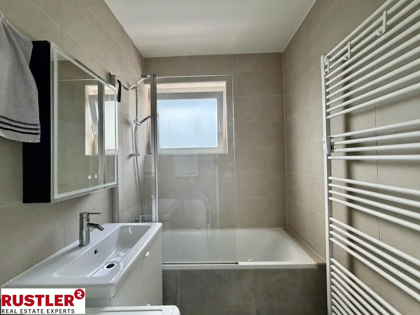Bright renovated apartment in a central location