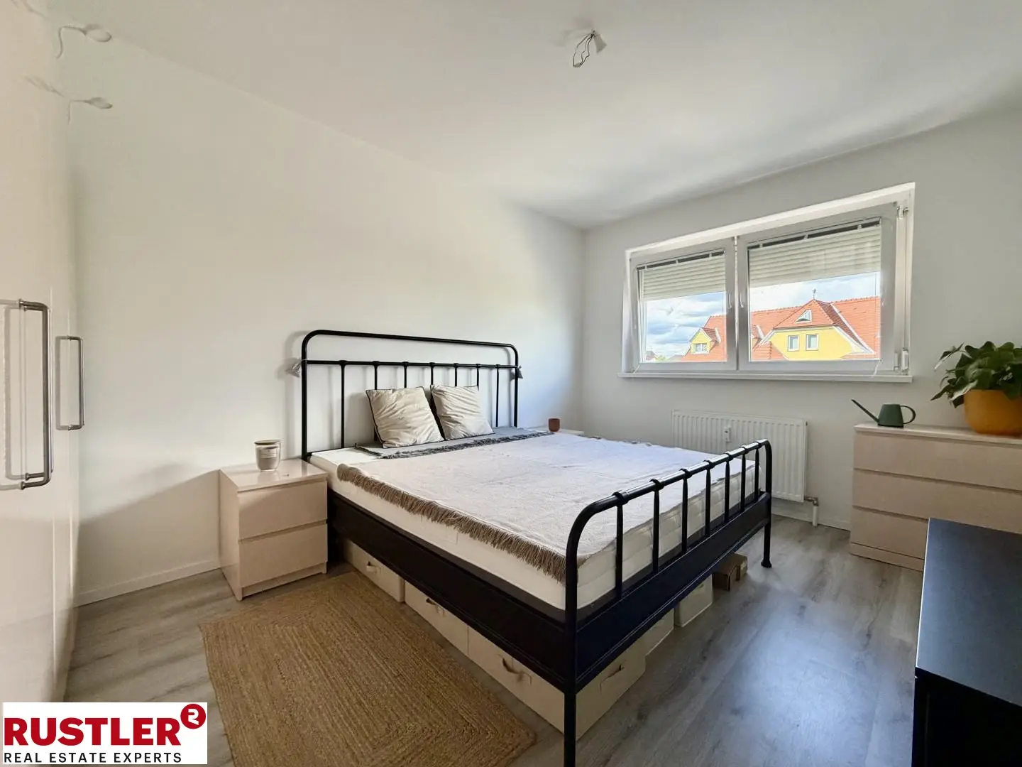 Bright renovated apartment in a central location