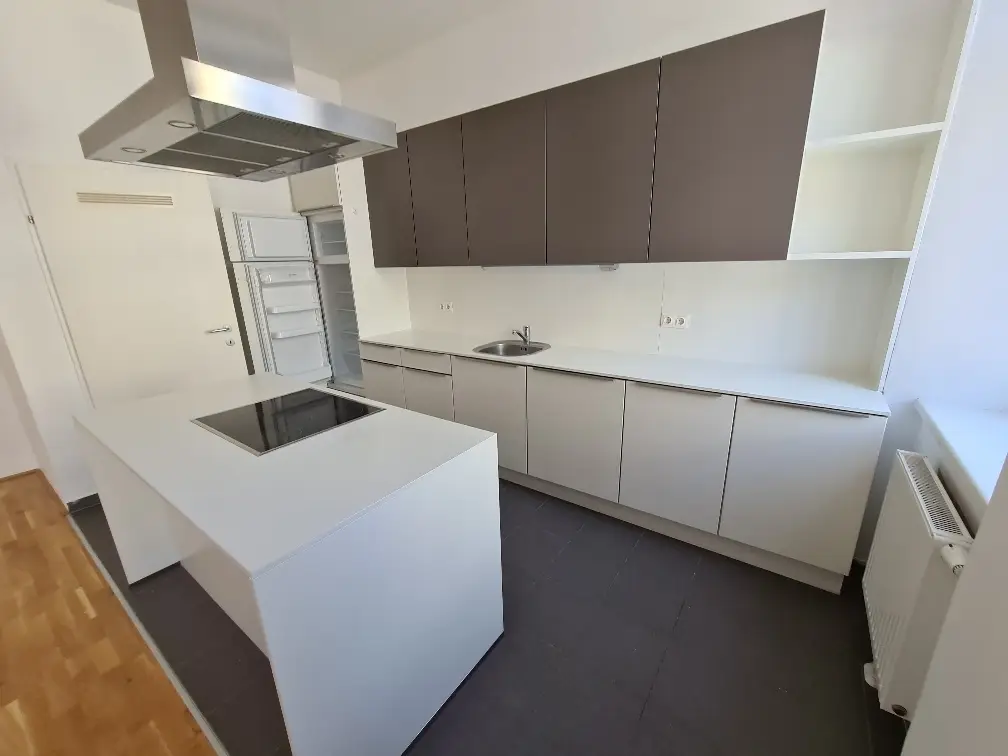 Altbauwohnung modernisiert 2012 ruhig und hell