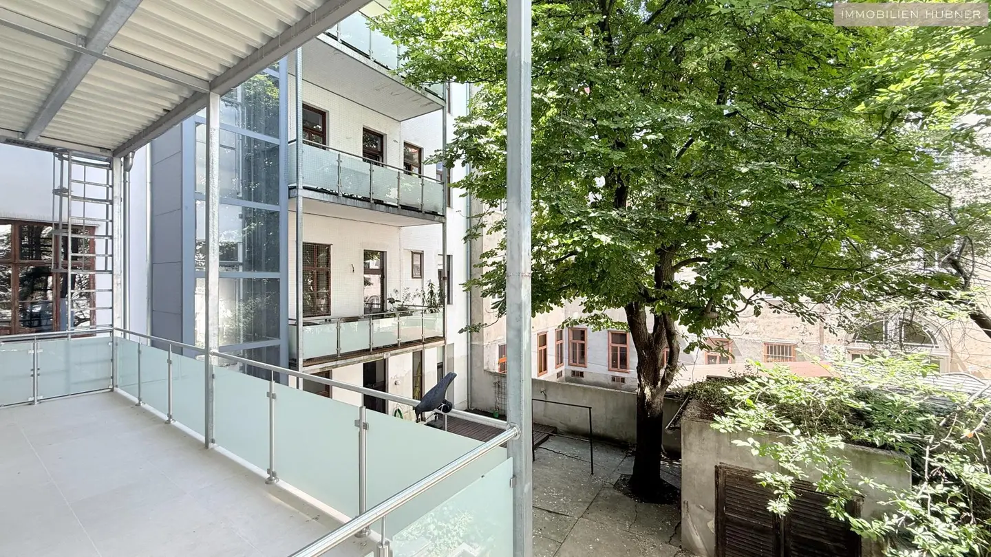 Altbauwohnung near Augarten with quiet courtyard balcony