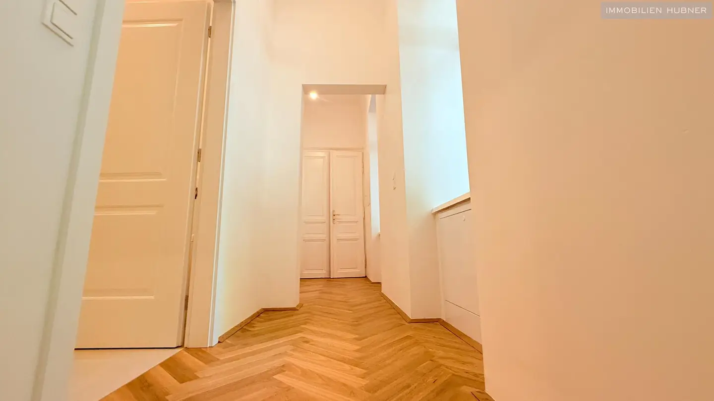 Altbauwohnung near Augarten with quiet courtyard balcony