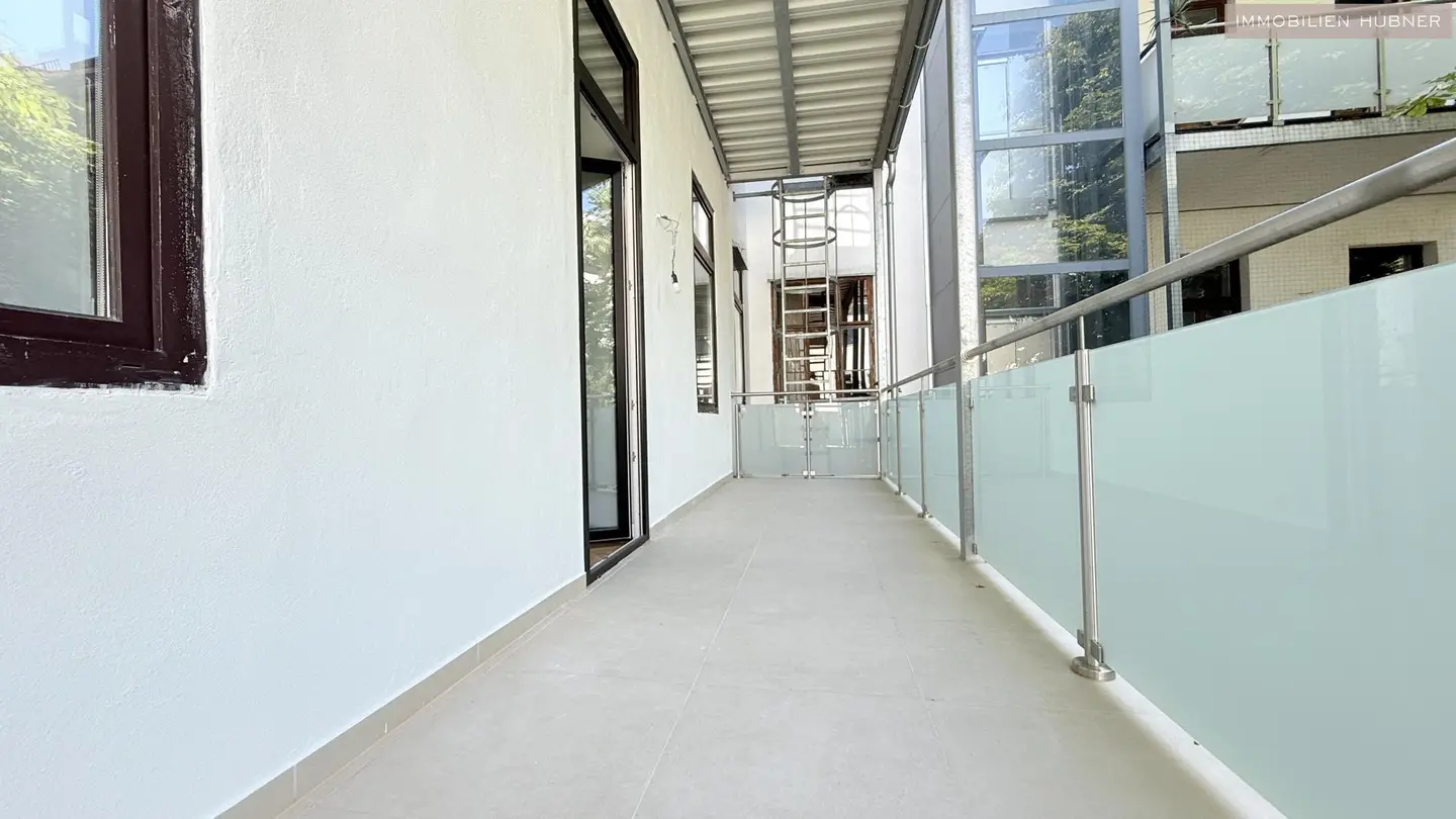 Altbauwohnung near Augarten with quiet balcony to the courtyard
