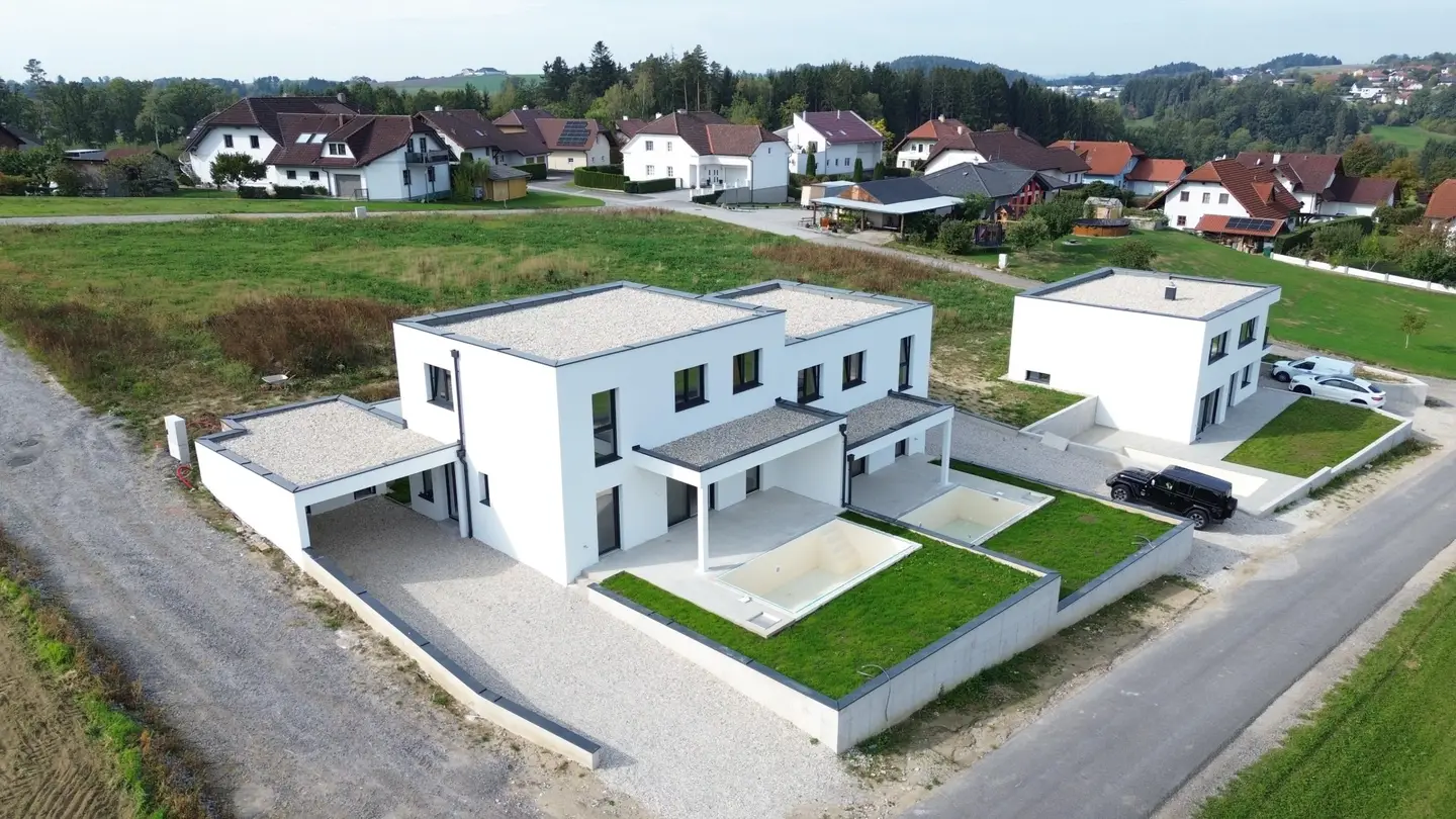Modern family apartment with private pool and carport
