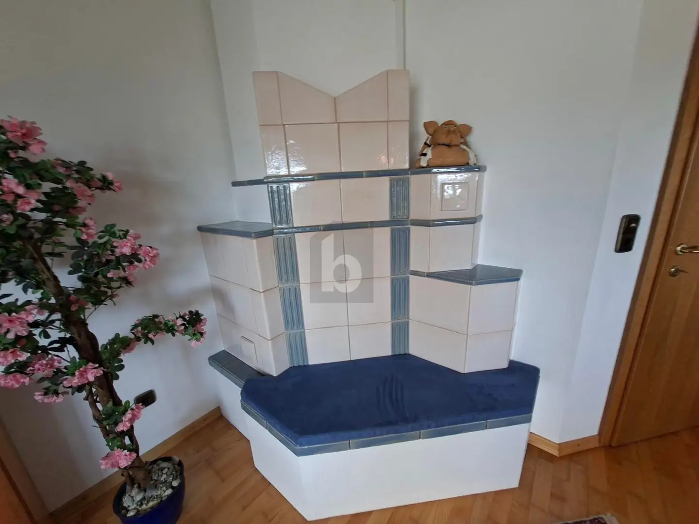 Fully furnished quiet apartment with conservatory