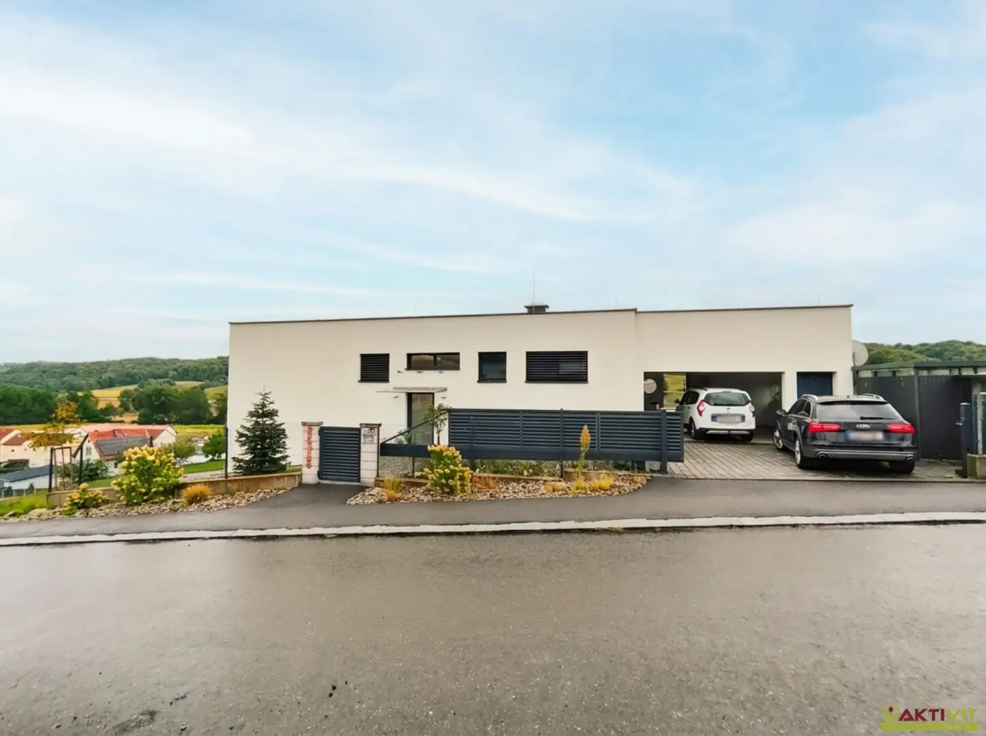 Individual architect villa with dream kitchen and large plot in scenic location in southern Burgenland.