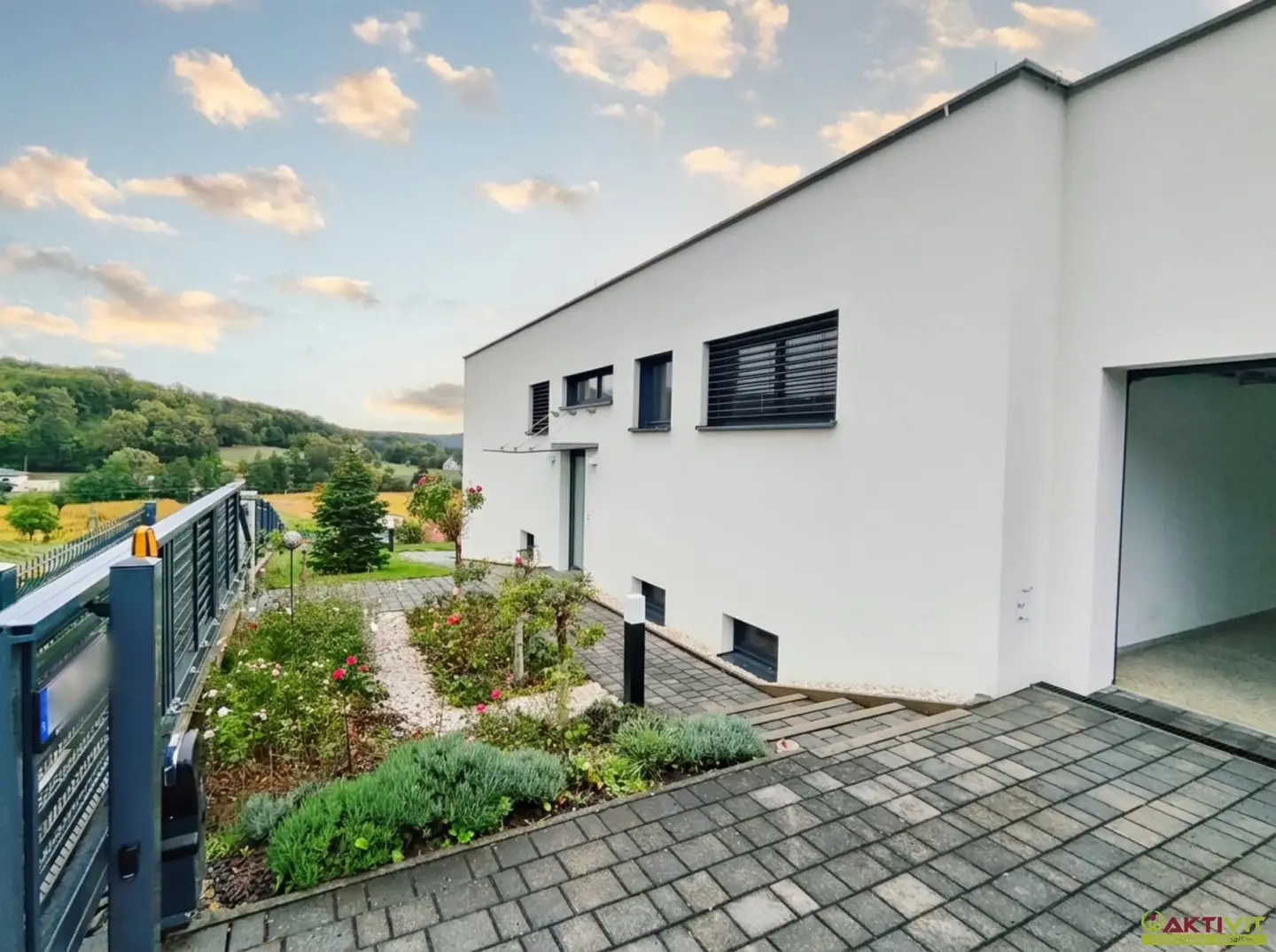 Individual architect villa with dream kitchen and large plot in scenic location in southern Burgenland.