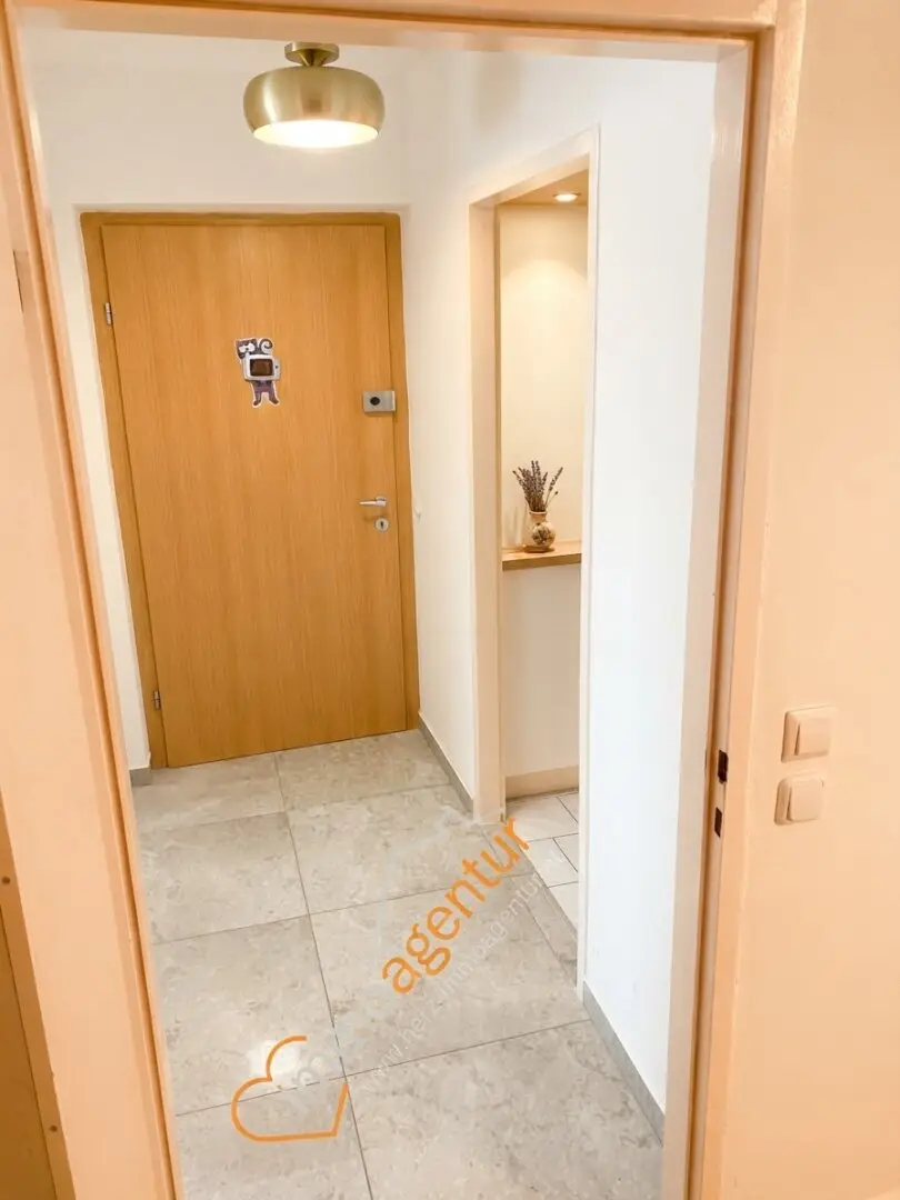 South-facing 4-room apartment with loggia and underground parking space in Linz