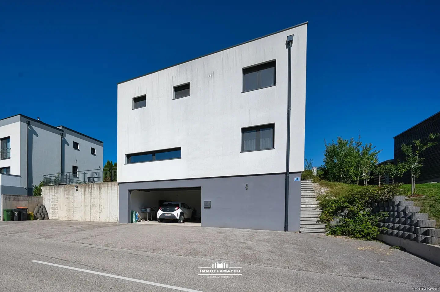South facing family apartment with garden and double garage